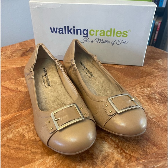 Walking Cradles | Beige Tara Leather Flat Wide Width ZL618 - Picture 1 of 10